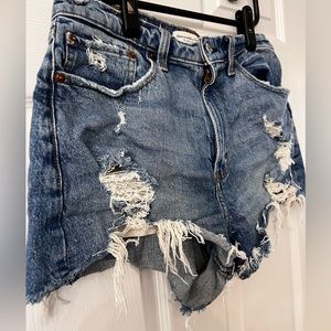 LIKE NEW Abercrombie and Fitch the mom short high rise size 28/6
